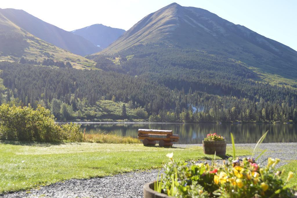 Summit Lake Lodge Kültér fotó