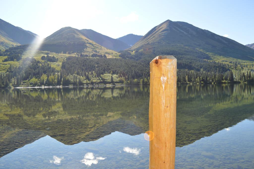 Summit Lake Lodge Kültér fotó