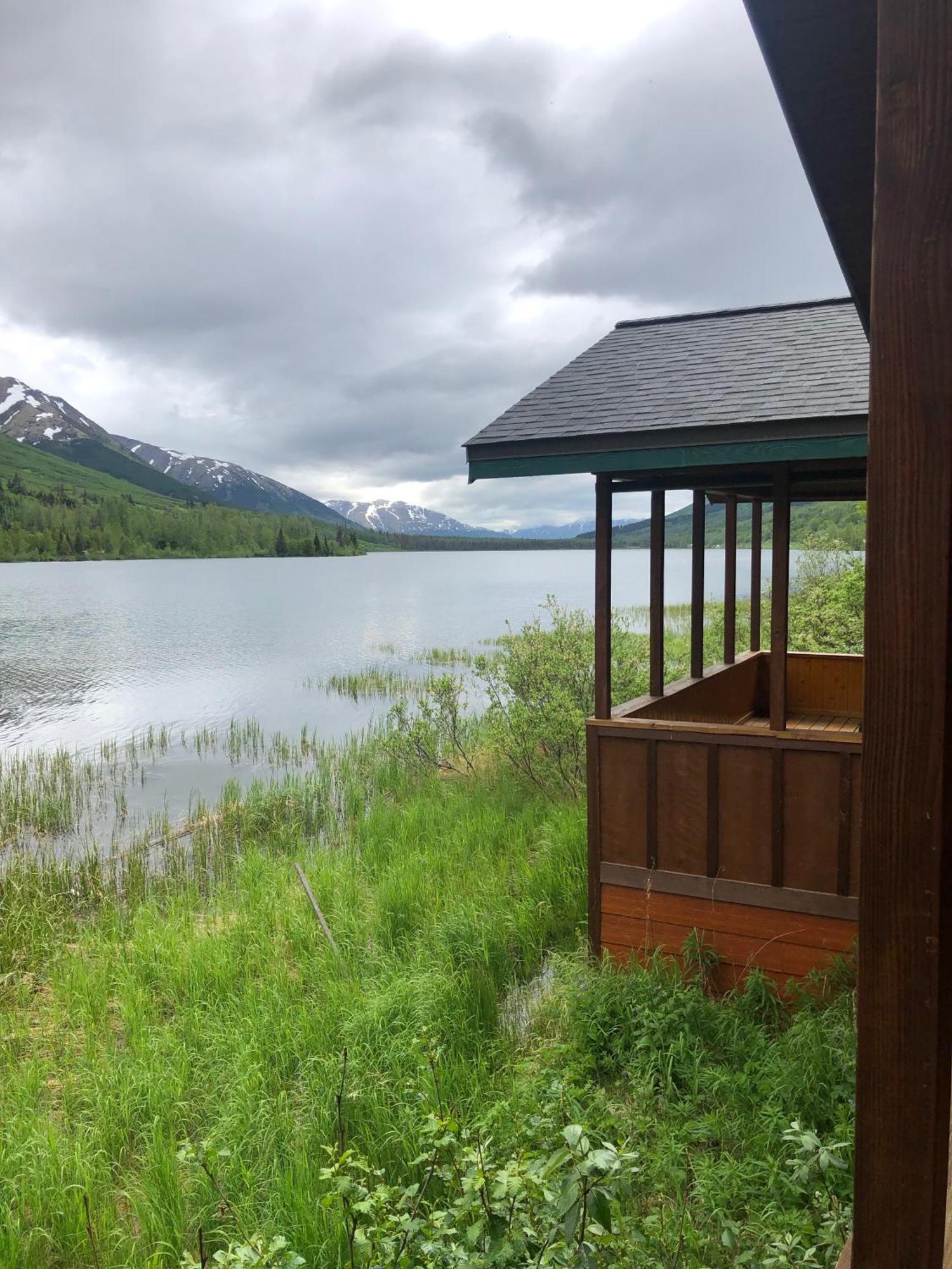 Summit Lake Lodge Kültér fotó