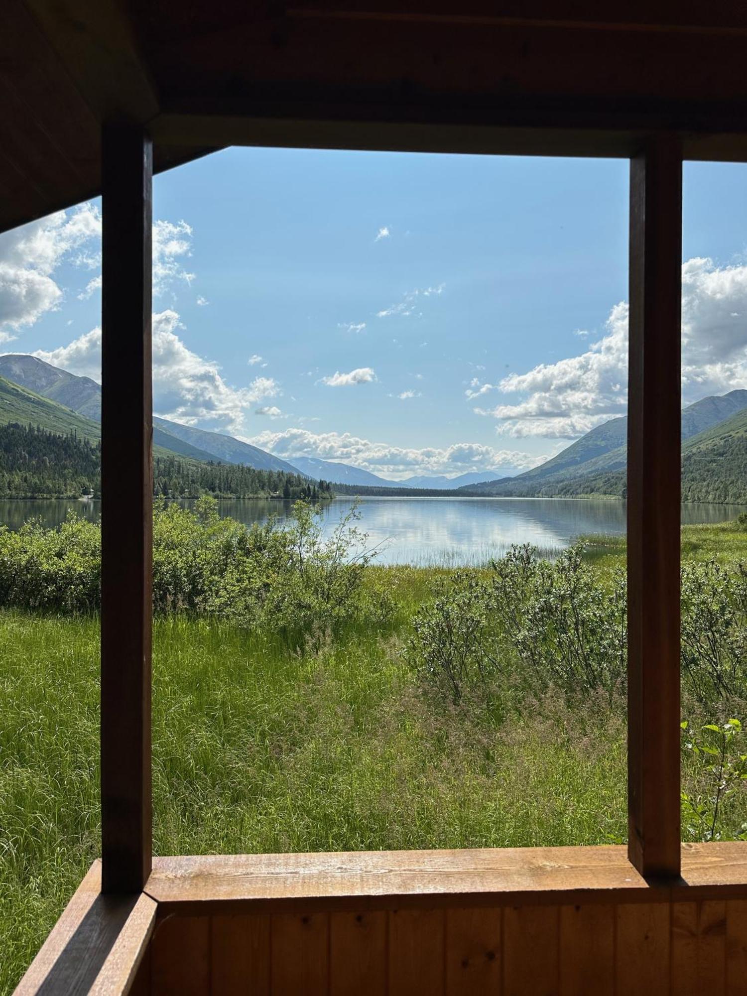 Summit Lake Lodge Kültér fotó