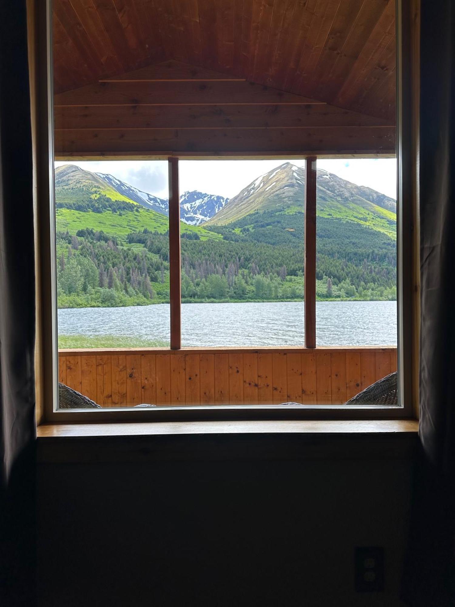 Summit Lake Lodge Kültér fotó