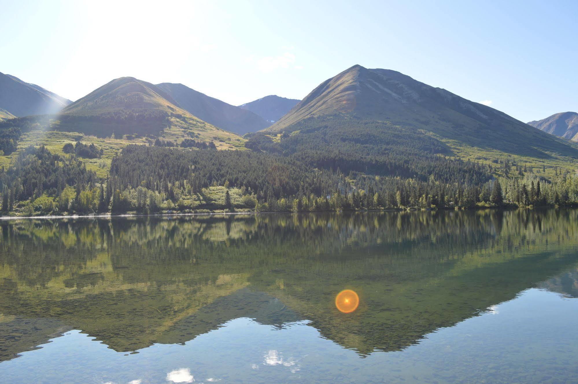 Summit Lake Lodge Kültér fotó